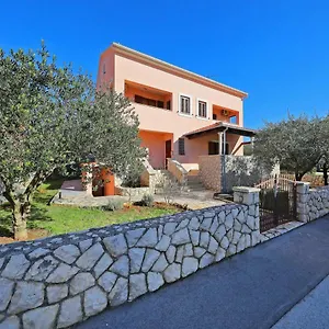 Lucy Apartman Kožino